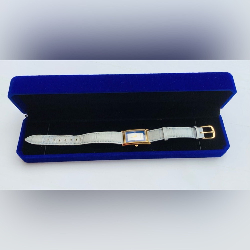 Gucci Gold-Tone Rectangular Watch with distinctive dial 💙🤍 - Picture 2 of 16
